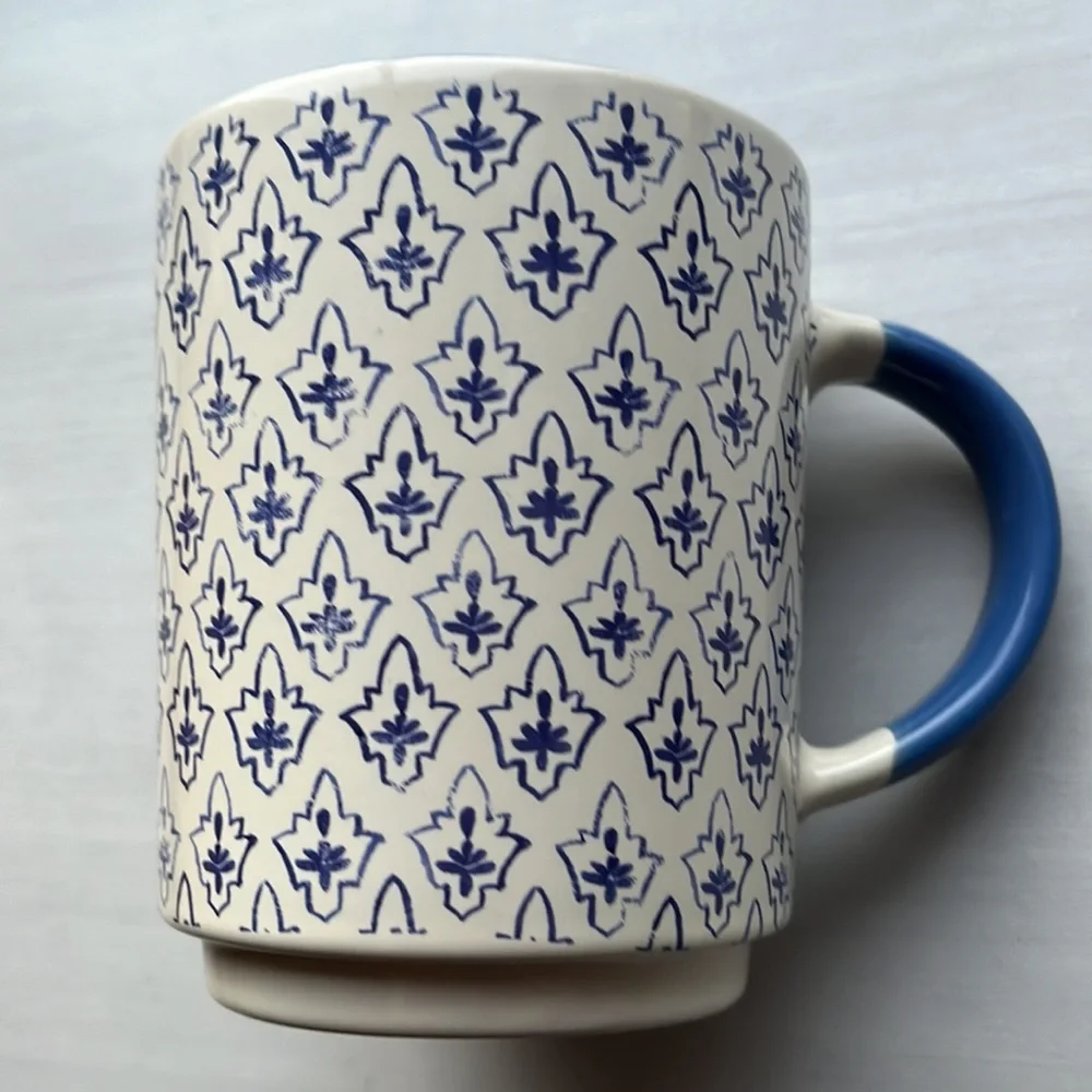 Tommy Bahama Coffee Mug microwave and dishwasher Color Ivory/Blue